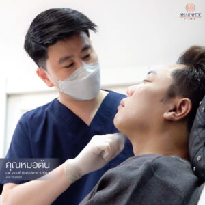 ภาพฉีดฟิลเลอร์โดยคุณหมอต้น ภาพบรรยากาศ คุณหมอต้น ฉีดฟิลเลอร์ให้กับผู้เข้าใช้บริการ
